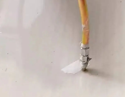丽江市瓷砖空鼓维修公司专业解答在瓷砖铺贴过程中，如果使用的砂料过粗（如全部使用了粗砂），可能会导致以下问题
